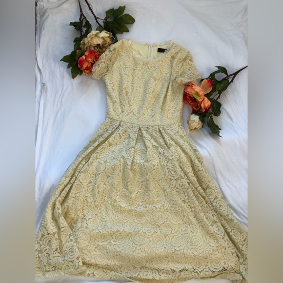1950s style yellow lace vintage swing dress - Picture 10 of 10